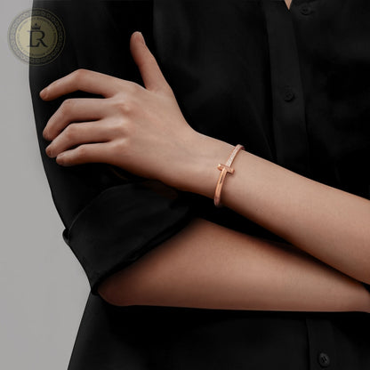 Bracelet Tiffany T orné de diamants en or rose