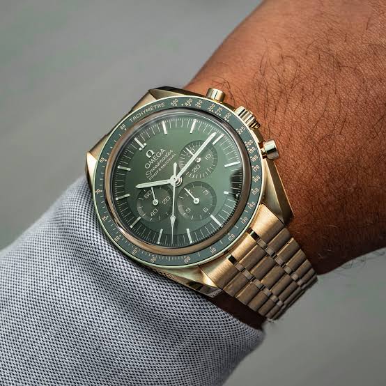 Omega Speedmaster Moonshine gold cadran vert