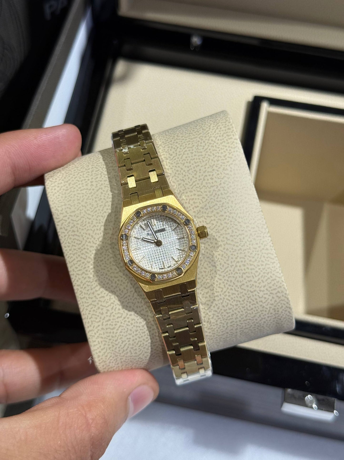Audemars Piguet mini lunette serti Gold
