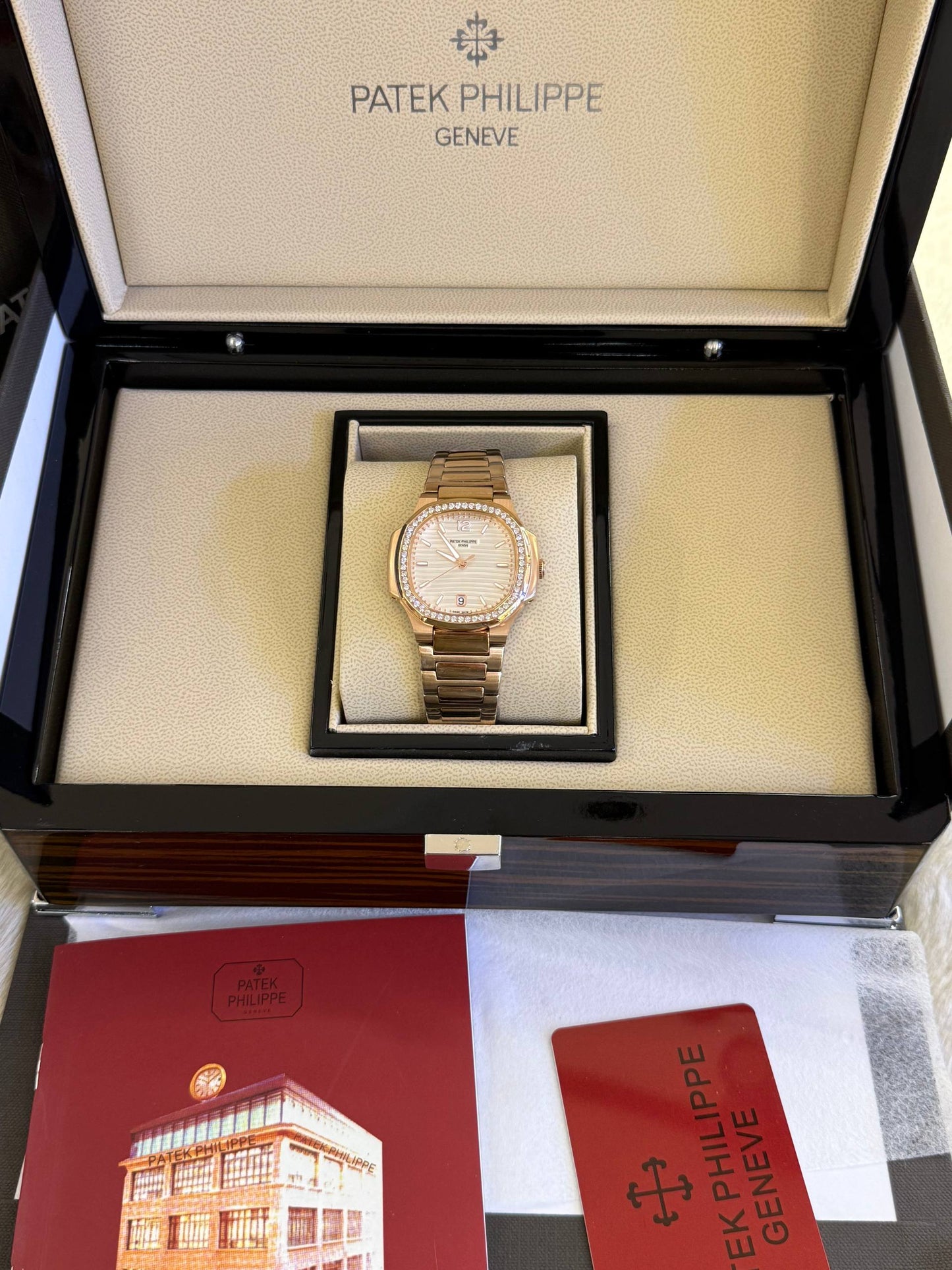 Patek Philippe femme Bronze serti blanc
