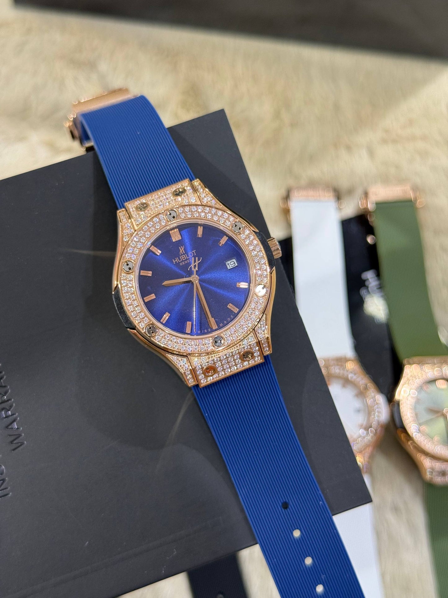 HUBLOT femme full serti bleu