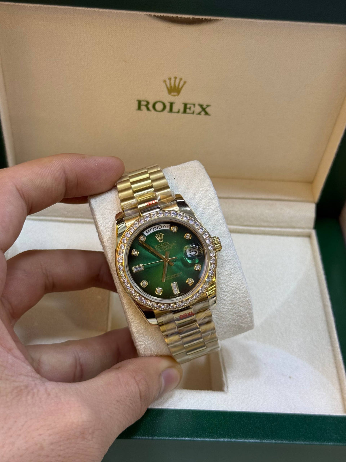 Rolex Day-Date 40mm Full diamand Green