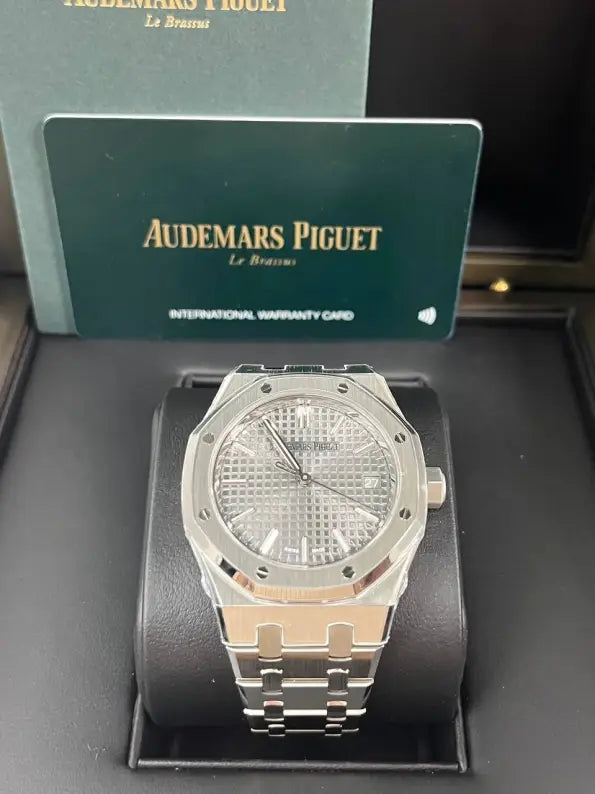 Audemars Piguet Royal Oak Fond Blanc. Homme