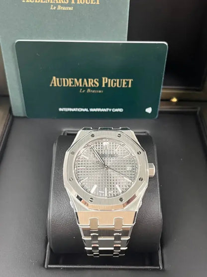 Audemars Piguet Royal Oak Fond Blanc. Homme