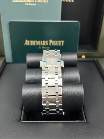 Audemars Piguet Royal Oak Fond Blanc. Homme